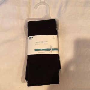 New old navy black leggings size medium